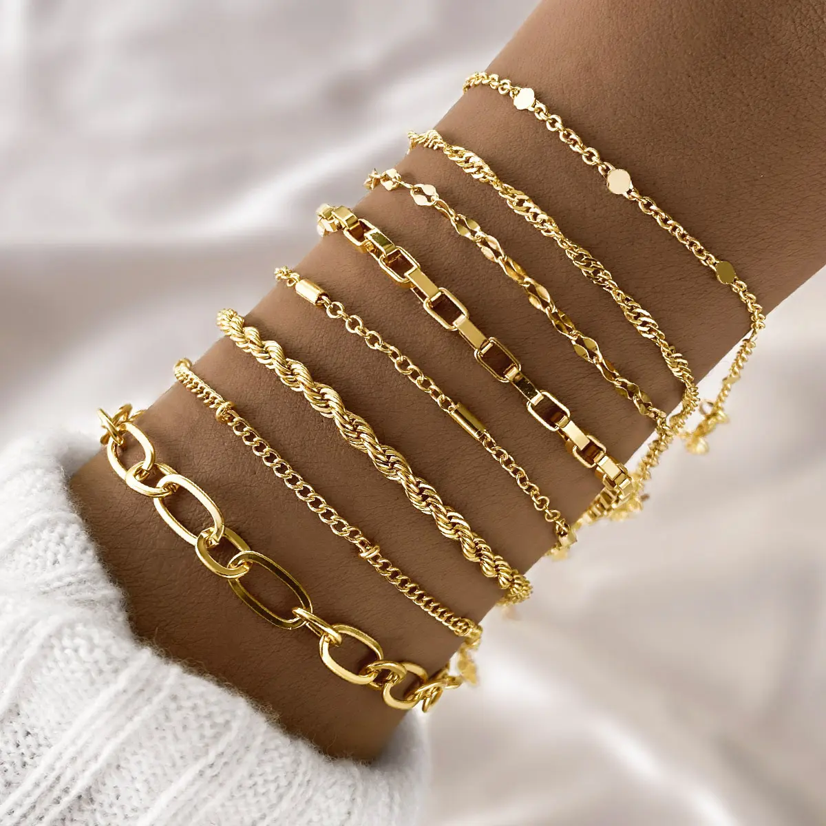 Women's Fashionable Bracelet Set - 2026 Trend Gold, Adjustable Size, Dainty Layered Links, Gold Chain Stack, Cute Bangles, Unisex Sports Wristband for Daily Streetwear, All Seasons Jewelry Gift (Sports & Outdoor Accessory)