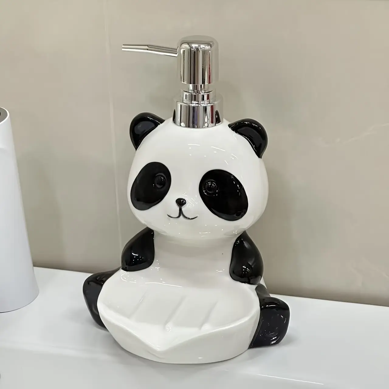 A Creative Cute Panda Dual-Effect Ceramic Emulsion Dispensing Bottle 2-In-1 Soap Box, Hand Soap, Shower Gel, Shampoo, Kitchen Detergent Can Be Dispensed, Suitable for Bathroom, Kitchen, Bedroom