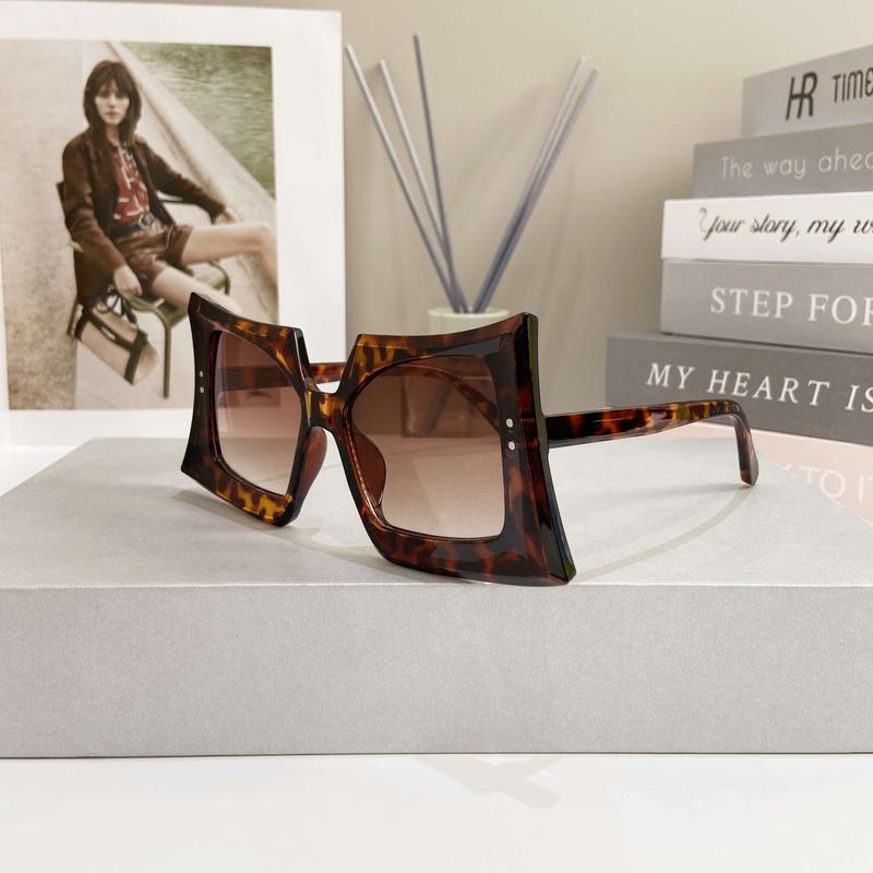 Oversized Gradient  for Women And Men – Green To Clear Frame, Anti-Reflective Lenses, Lightweight Metal Hinge, Stylish Eyewear for Parties, Photography, And Street Style Vintage Tortoiseshell  outdoor glass uv400 lens blinged sunglasses fall ses