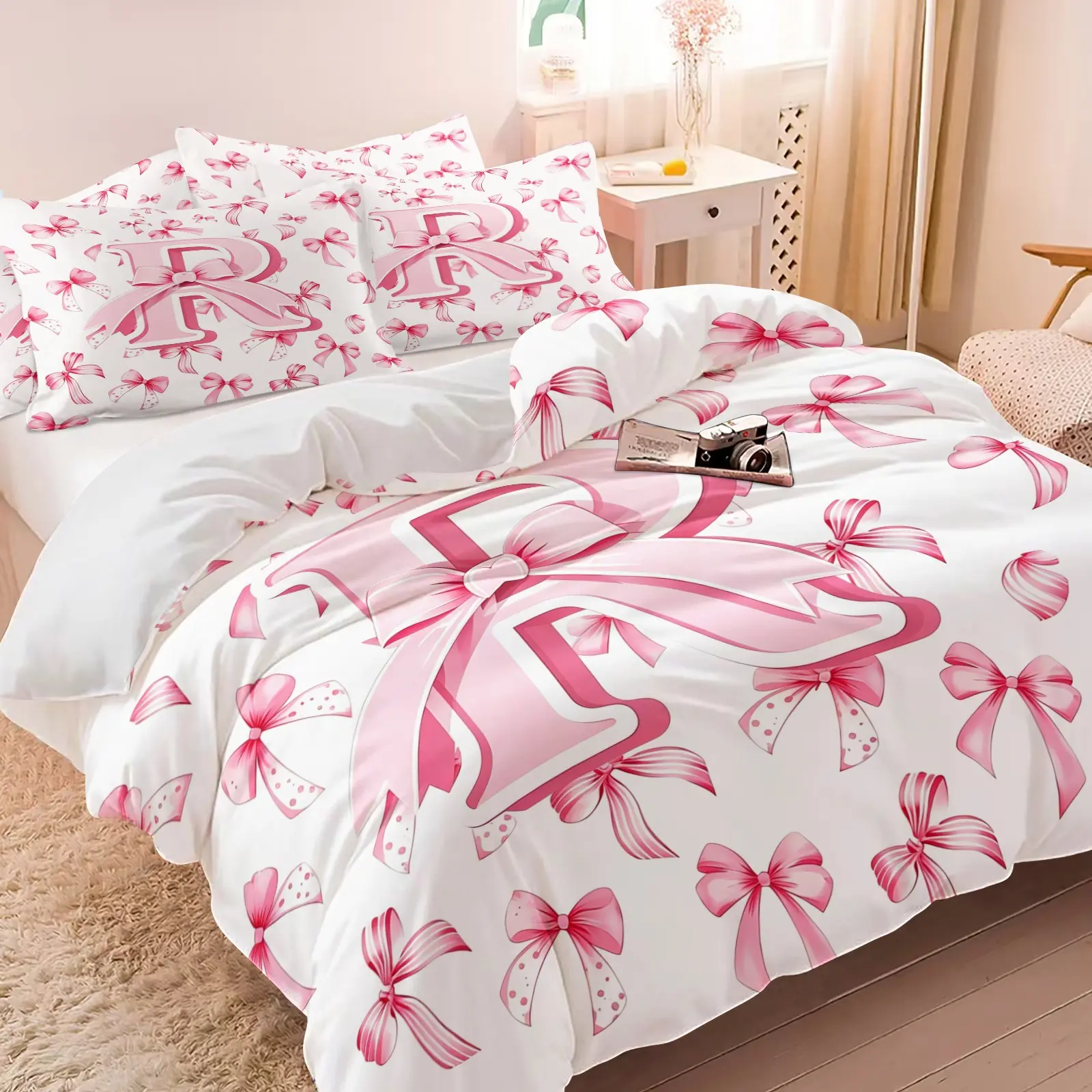 Elegant Coquette Letter R Monogram Bedding Set, 1 Duvet Cover + 2 Pillowcases, White Base Pink Bow Printed Decorative Duvet Cover Set. Luxury Soft Microfiber Bedding, Stylish Dorm Apartment Decor, Nice Gift Option