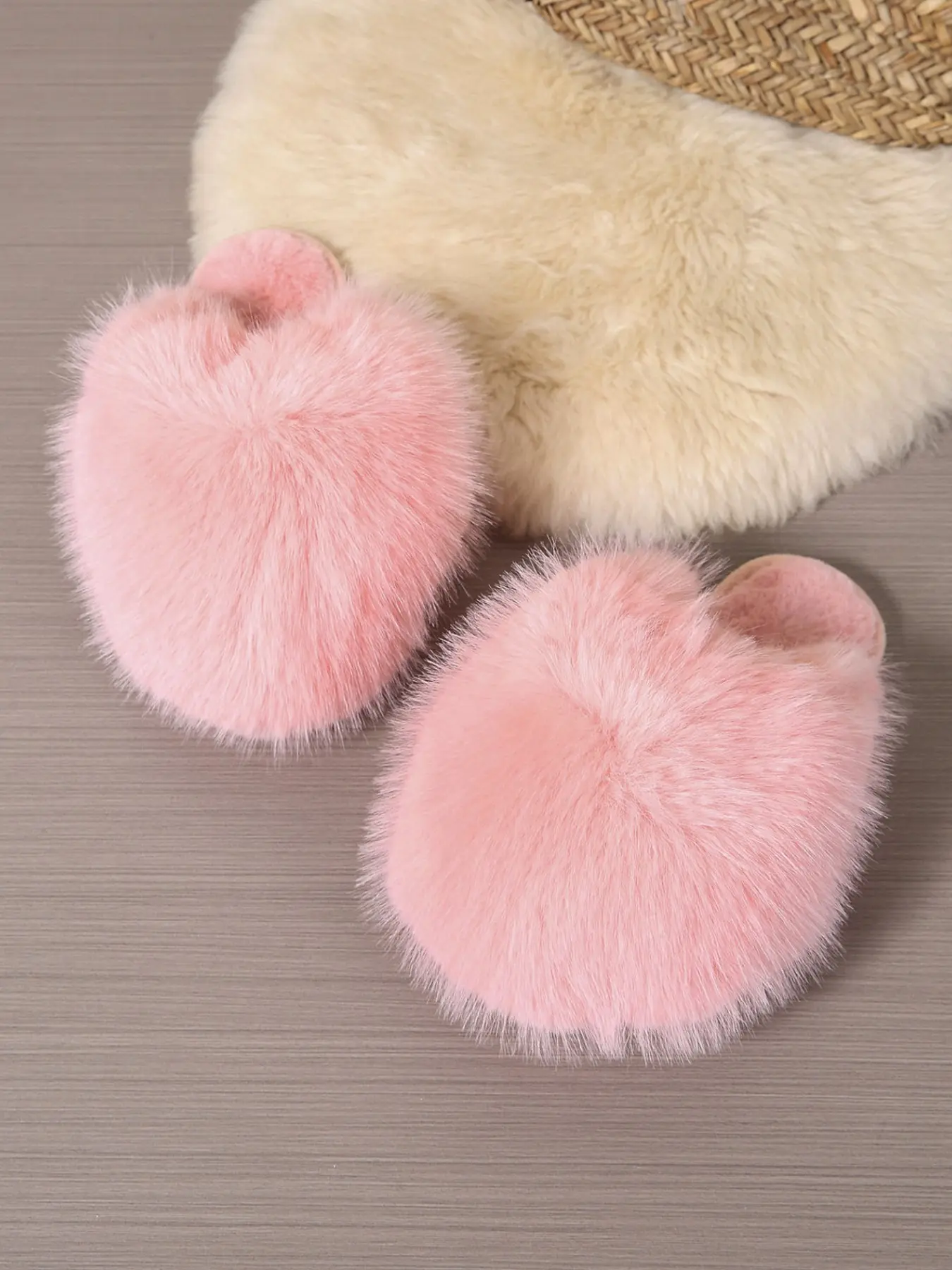 Korean Style Soft Long Hair Plush Women's Slippers, Fashionable and Comfortable, Multiple Colors, Flat Bottom, Easy to Wear, Home or Casual Use