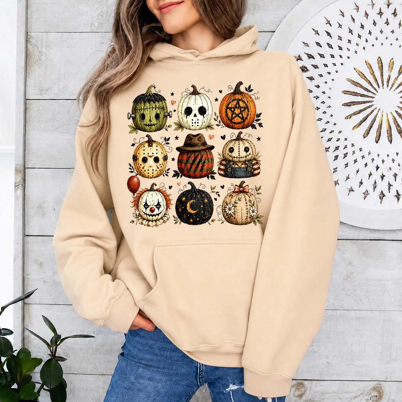 Women’s Halloween Pumpkin Face Graphic Hoodie, Vintage Spooky Mask & Scarecrow Inspired Pullover Sweatshirt, Cozy Long Sleeve Fall Top with Front Pocket, Gothic Autumn Hoodie for Halloween Parties,Trick or Treat Nights & Weekend Wear