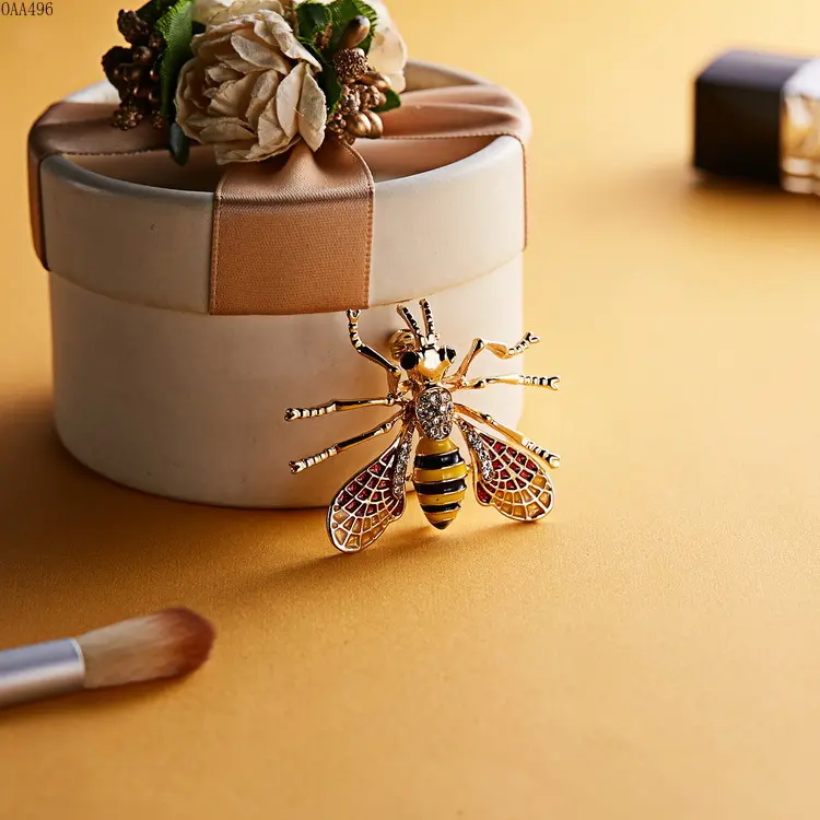Animal Enamel Brooch Set for Women, Alloy Lapel Pins With Bee, Bird and Nature Inspired Designs, Lightweight Decorative Accessories for Jackets, Backpacks, Hats and Daily Wear