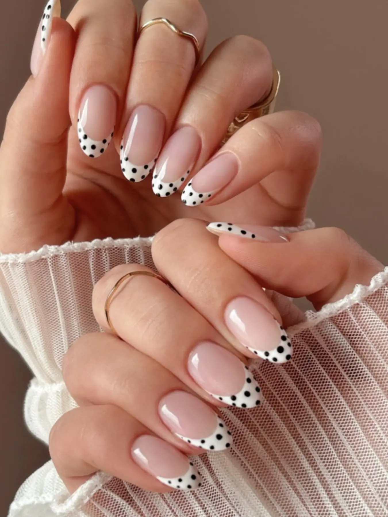 Short Almond Nail Tips, Ombre 3D Wearable Nails, Simple Elegant Design, Resin Material, All Seasons, Plain Pattern, Nail Art