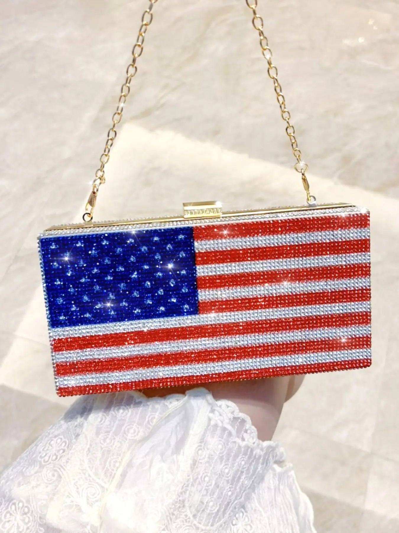 Shiny Full Rhinestone Glitter American Flag Star Stripe Crystal Hard Box Evening Clutch Purse Bag with Detachable Thin Gold Metal Chain Shoulder Crossbody Bag Patriotic Handbag for Wedding Gala Birthday Holiday Outfit