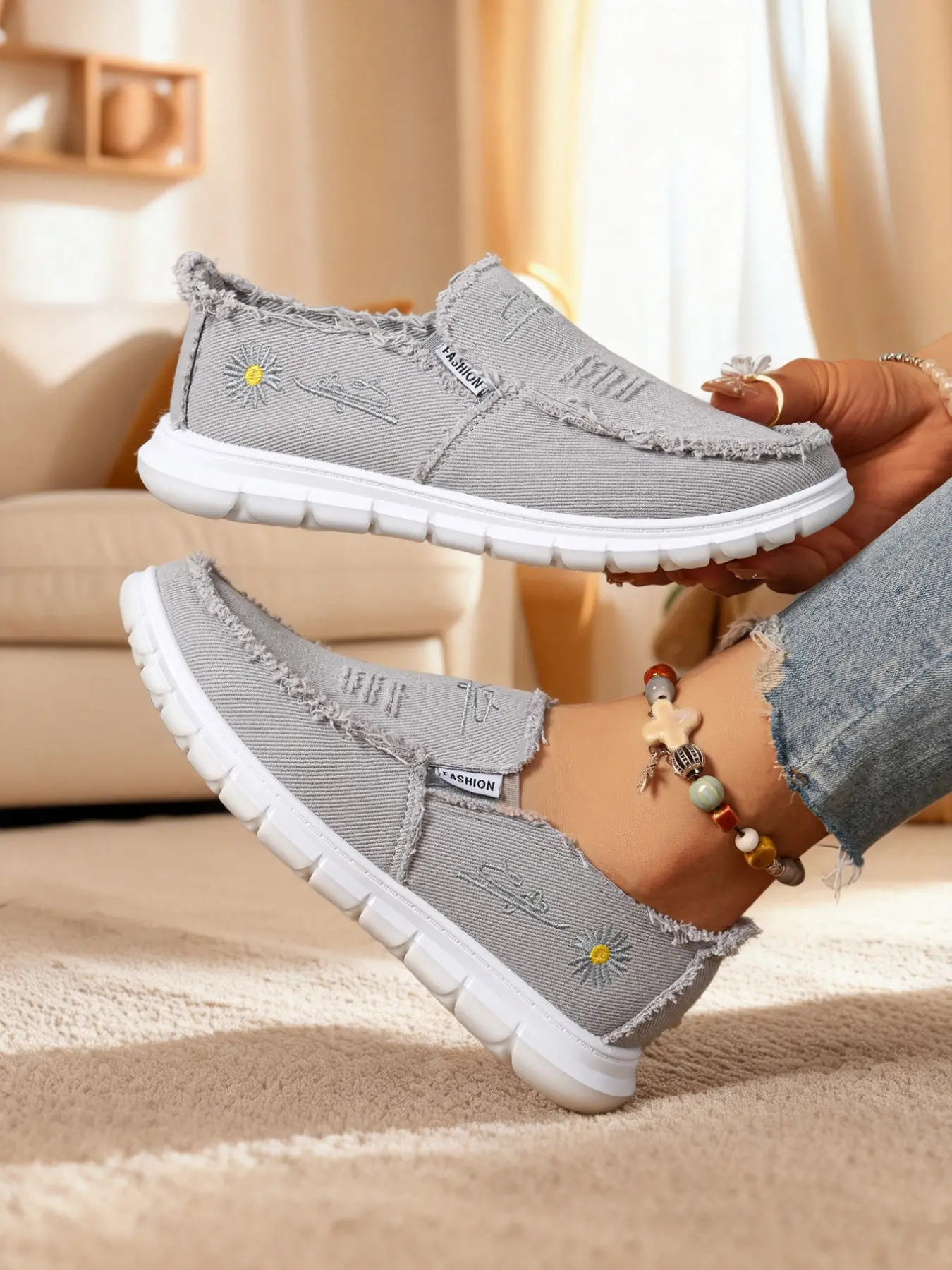 Women's Daisy Embroidery Fringe Trim Canvas Slip On Loafers, Fashion Flat Casual Walking Shoes for Daily Shopping, Outdoor Strolls & Everyday Casual Outfits