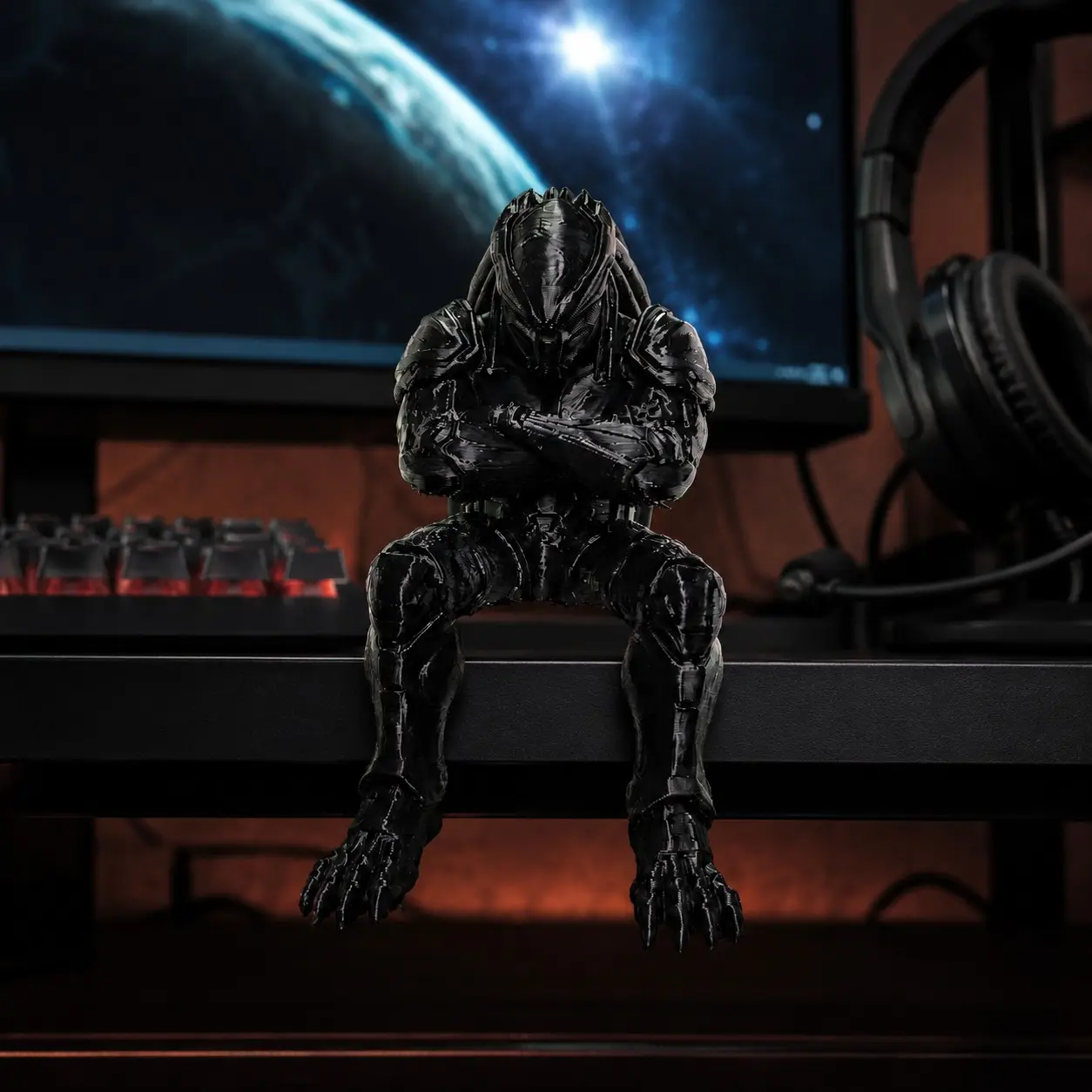 Dark Sci-Fi Armor Hunter Seated Statue, Decorative Figurine, Future Mech Theme Decor, Decoration, Ideal for Gaming Room, Office, Living Room, Perfect Gift for Holidays