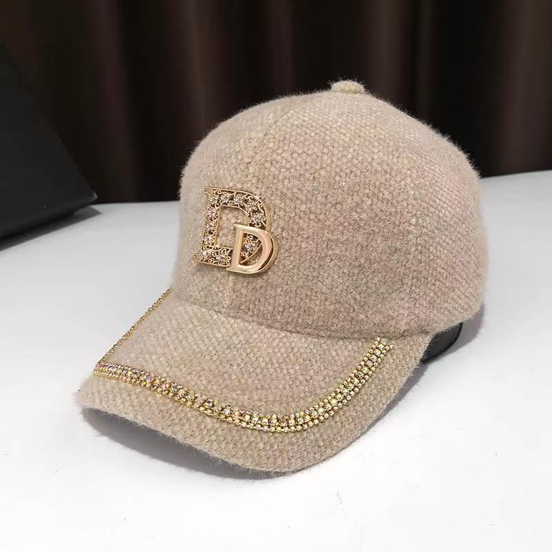 Popular women's autumn and winter new D-shaped baseball cap, winter diamond-studded warm cap that makes the face look smaller, sun-shading cap