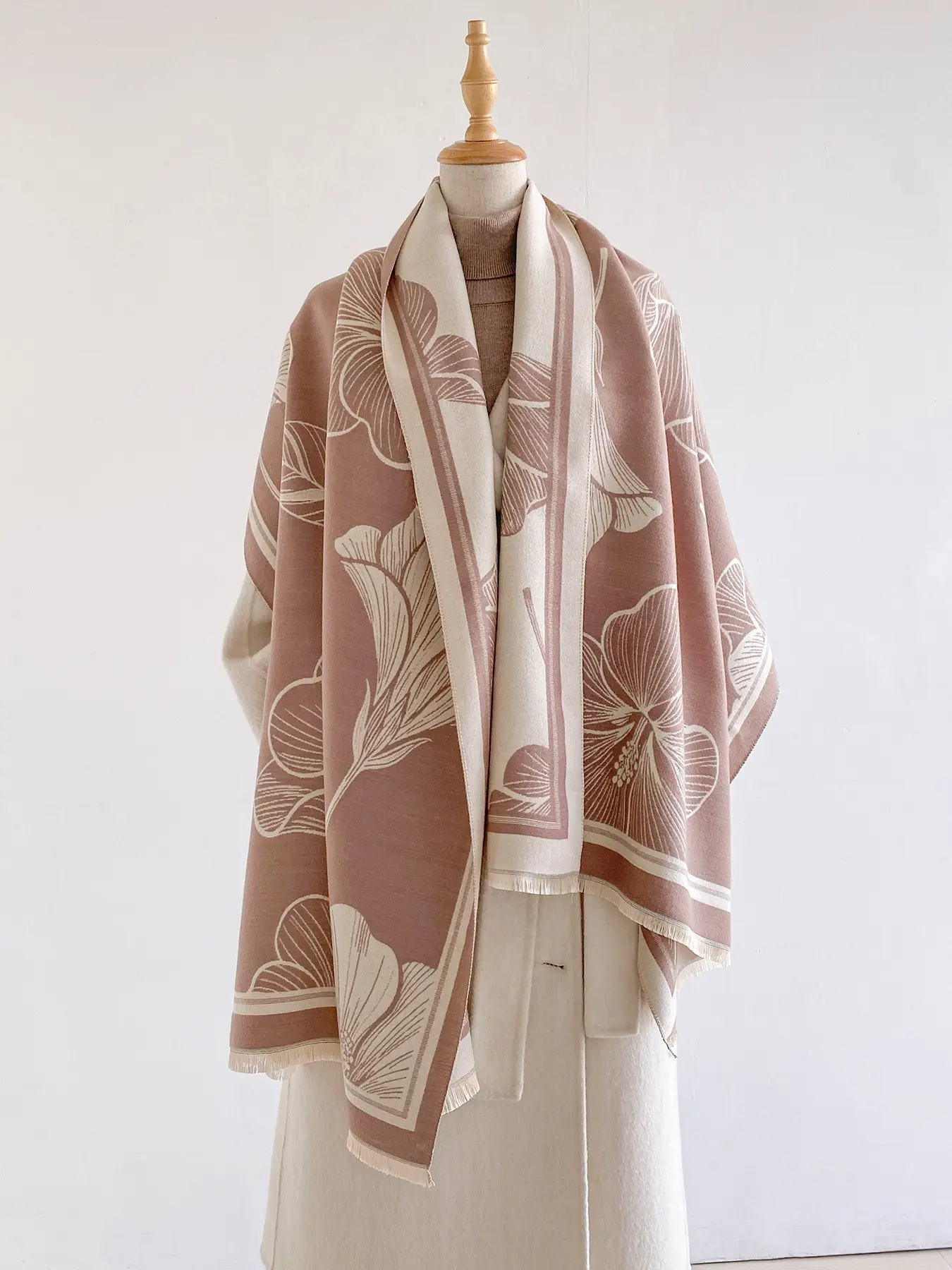 Elegant All-Over Print Scarf, Lightweight Comfortable Fall & Winter Accessory, Casual Fitted Design for Outdoor Activities, Women's Soft Warm Shawl