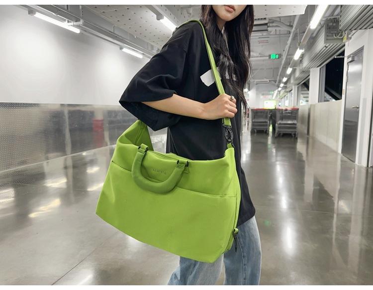 Dry and wet separation storage crossbody bag 2026 new Hong Kong style large-capacity shoulder bag versatile sports outdoor fitness bag