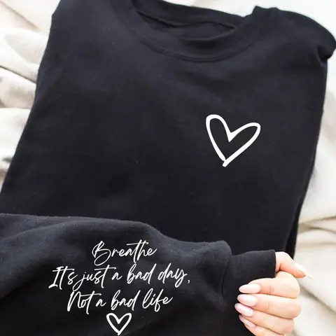 Women's Heart & Letter Print Crew Neck Sweatshirt, Casual Long Sleeve Pullover for Fall & Winter, Women's Clothes for Daily Wear Valentine's Day, gift, Casual Sweatshirts, Casual Streetwear Sweatshirt, Casual Fashion Sweatshirt, Tops