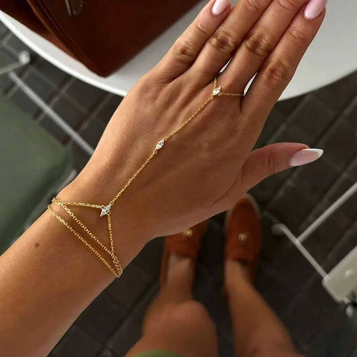 Trending Linked Finger Hand Chain for Women, Ethnic Minimal Metal Chain Hand Jewelry, Unique Bohemian Layered Hand Bracelet for Daily Party Outfits