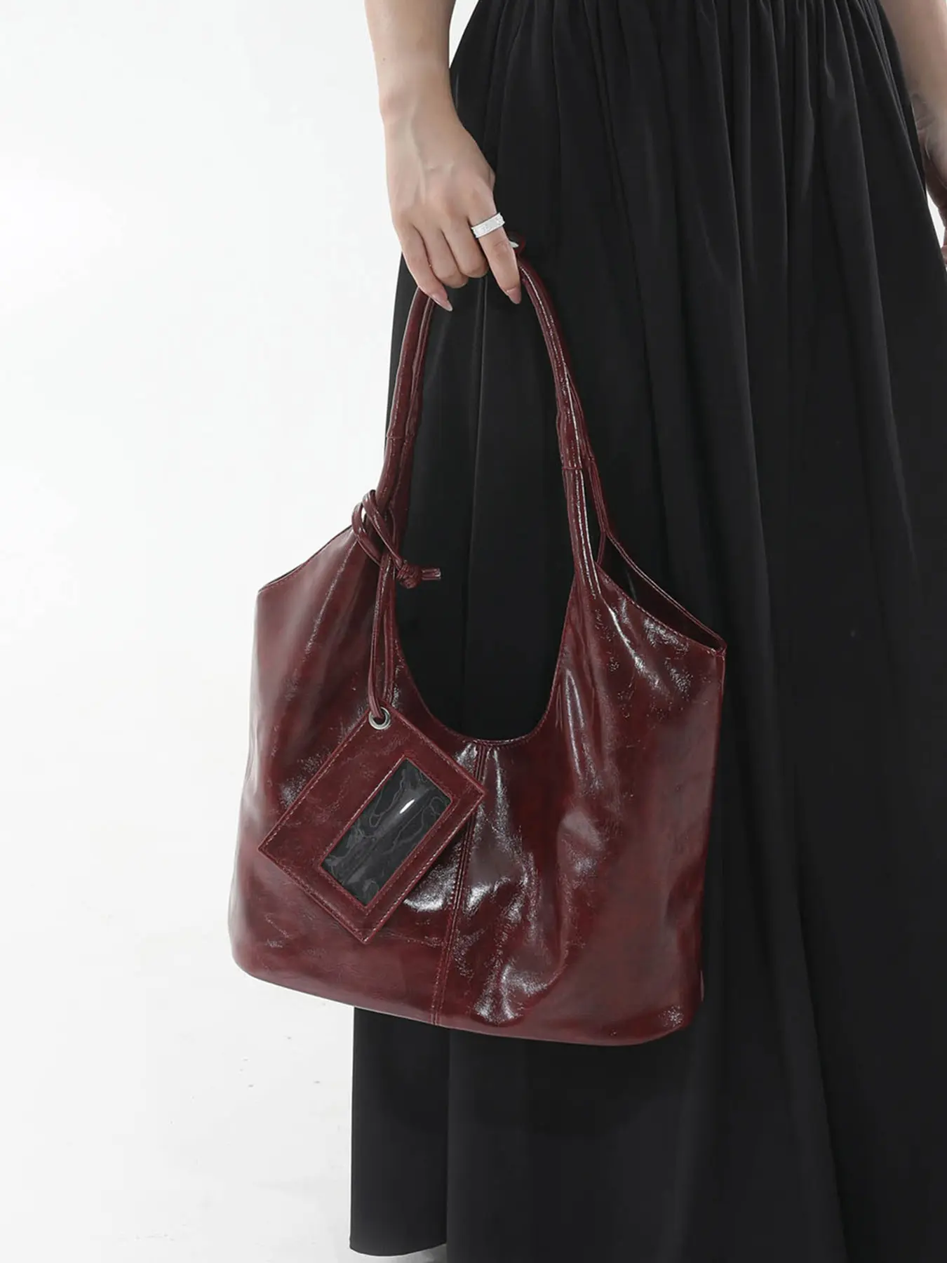 1Pc Burgundy Glossy Leather Tote Shoulder Bag Vintage Slouchy Underarm Bag with Matching Card Holder Pendant, Double Thick Shoulder Straps, Large Capacity Soft Handbag, Casual Commuter Bag, Suitable for Daily Commute, Shopping and Casual Street Outfits