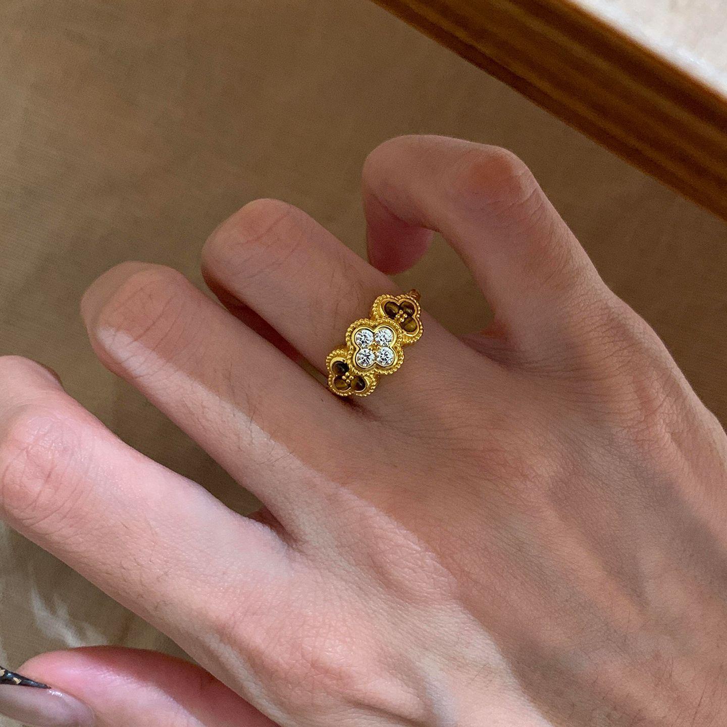 Vintage Flashy Amber Four-Leaf Flower Ring for Women, European and American Style, Elegant and Versatile, Exquisite Open-Ended Index Finger Ring, Gift