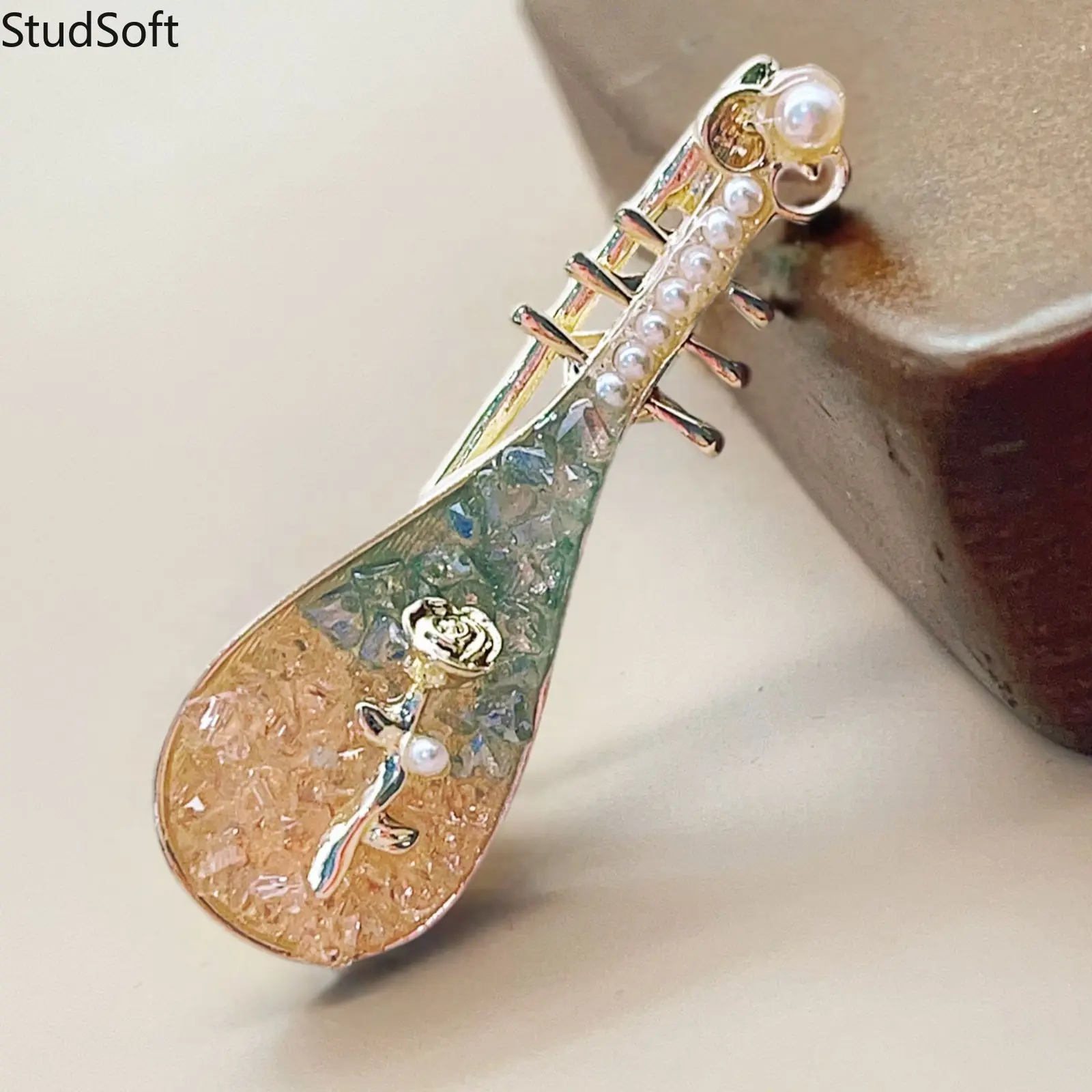 Women's Vintage Chinese Pipa-Lute Form Hair Clip, Pearl Resin Instrument Motif Female Clip, Hanfu Party Wear Chinoiserie Barrettes, Aesthetic Costume Jewelry Gift, Pipa Shape, Resin Pearl