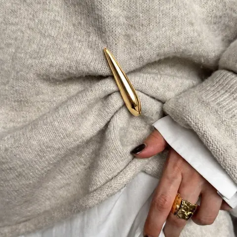 New Minimalist Arc Metal Brooch, Shiny Metal Lapel Pin, High-End Fashion Accessory, Perfect for Dresses and Jackets, Elegant Women's Decorative Clip