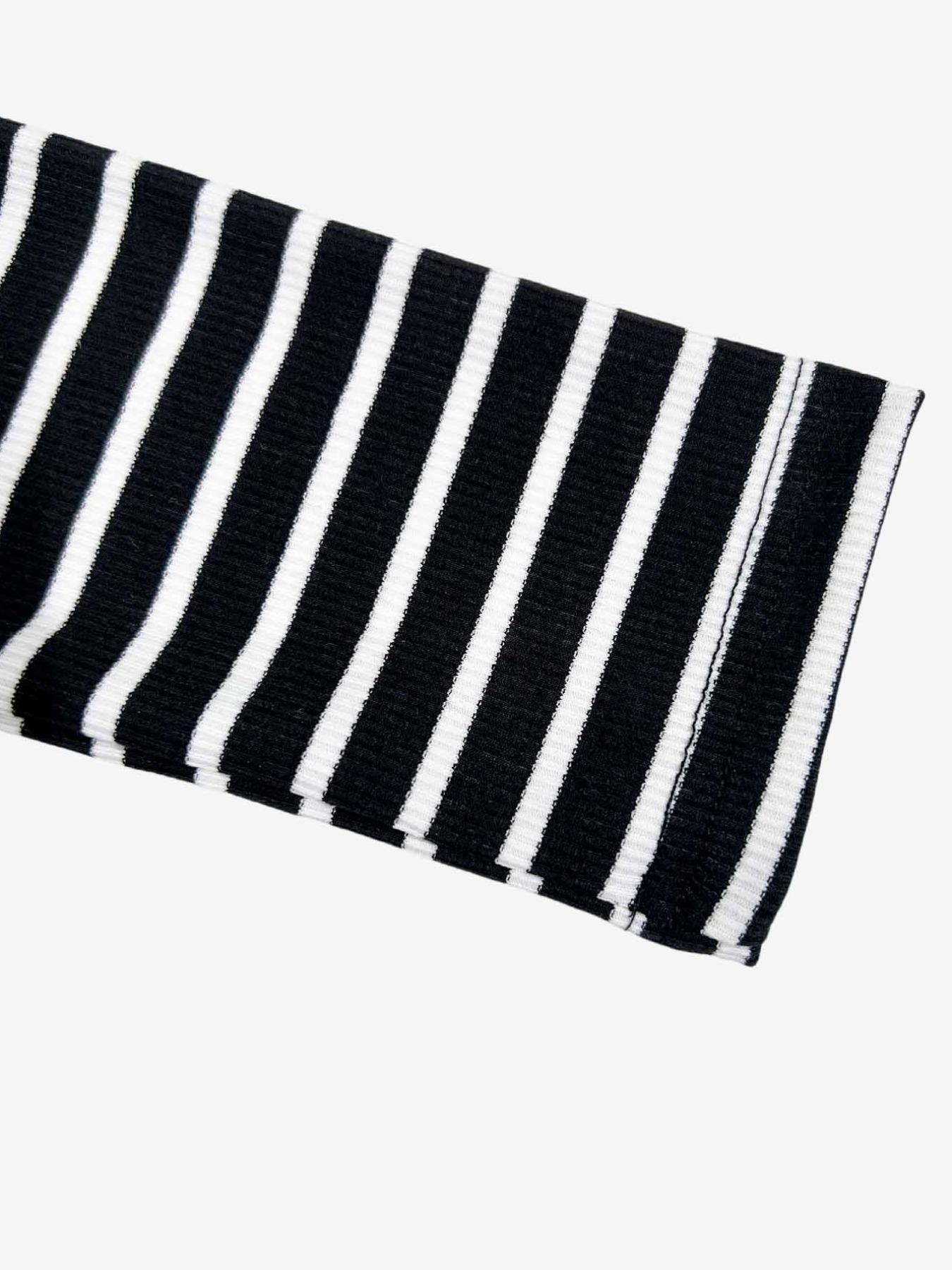 Women's Striped Print Button Front Scoop Neck Crop Tee, Casual Long Sleeve T-shirt for Spring & Fall, Women's Top for Daily Wear, Black And White