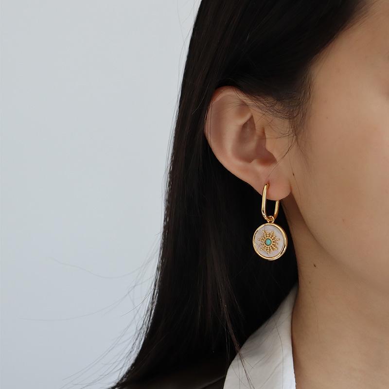 Elegant European American Minimalist Fashion Sun Shell Natural Stone Earrings Light Luxury Retro Exquisite Versatile Jewelry