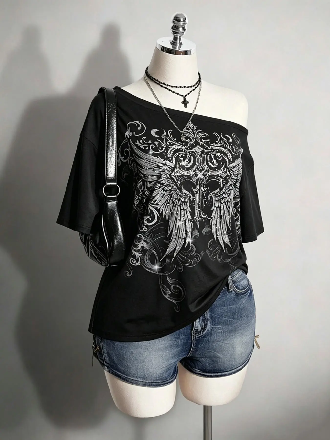 Women's Off-Shoulder Gothic Skull Print T-Shirt – Loose Short-Sleeve Top; Suitable for Streetwear, Punk, and Y2K Night-Out Looks