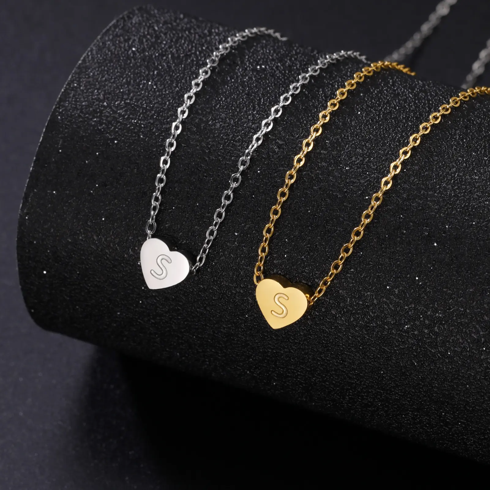 14K Gold Plated Heart Initial Pendant Necklace, Fashion Gold/Silver Personalized Letter Pendant (A-Z), Exquisite Stainless Steel Necklace Adjustable Monogram Name Jewelry Birthday Holiday Gift