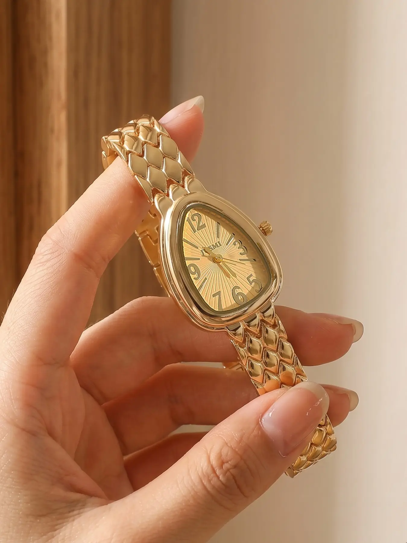 Luxury Snake Watch, Sexy Vintage Design, Scales Strap, Women's Party Accessory, Analog Face, Electronic Movement, All Seasons