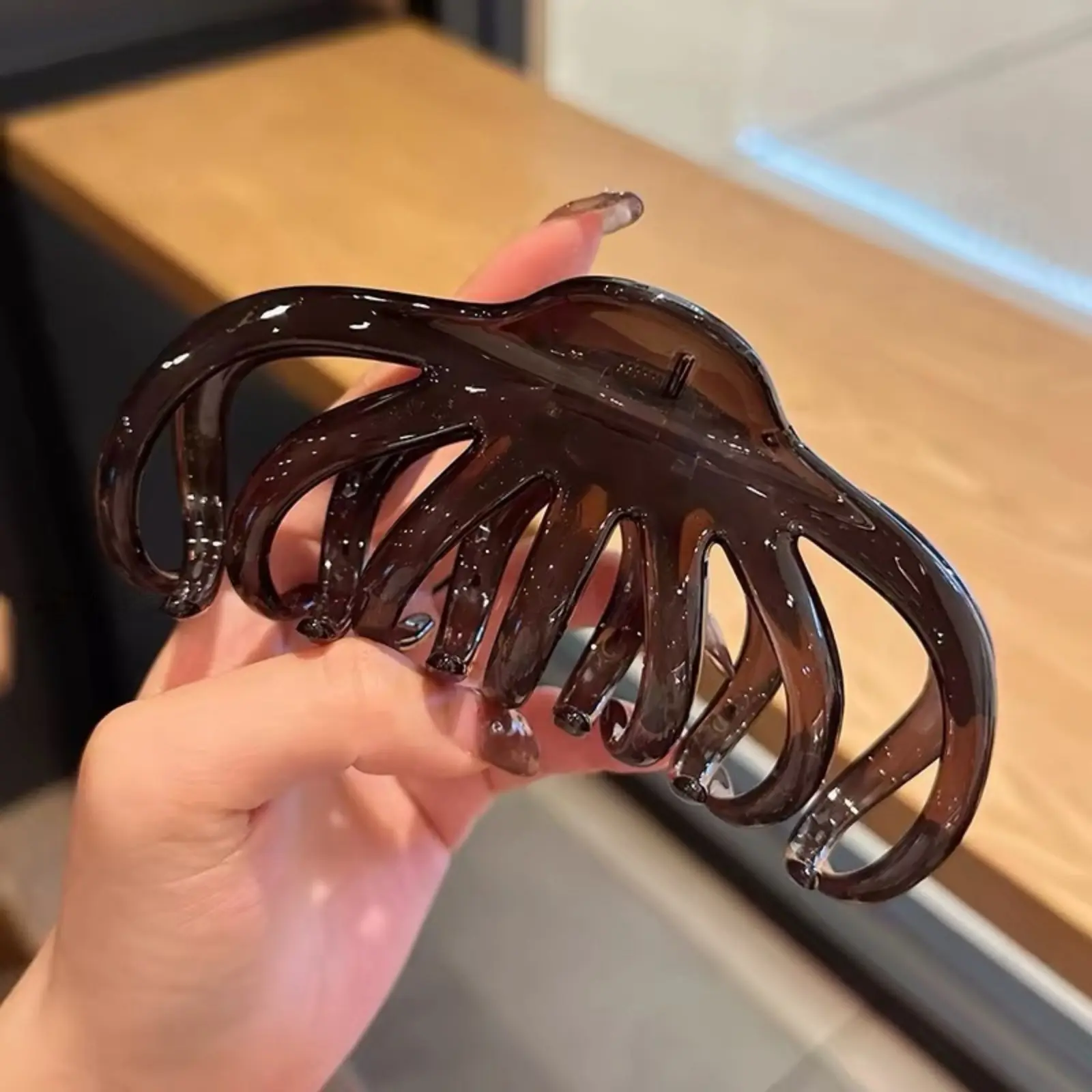 Large Arc Hair Claw Clip, Trendy Transparent Coffee Hair Accessory, Multi-prong Strong Hold Jaw Clamp, Oversized Non-slip Hair Grab, Elegant Headwear for Women Thick Long Hair Daily Styling