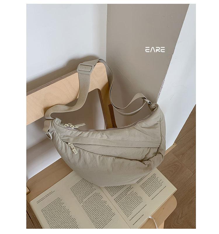 Simple and Versatile Hobo Bag An Elegant Casual Crossbody Bag That Fashionable and Lightweight Suitable Shoulder Bag