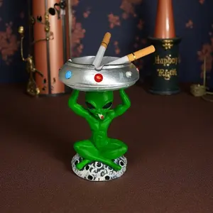 Novelty Alien UFO Resin Ashtray Drop Resistant Cool Home Desktop Decor Ornament Smoking Accessory Wholesale Stoner Room Decor Gift