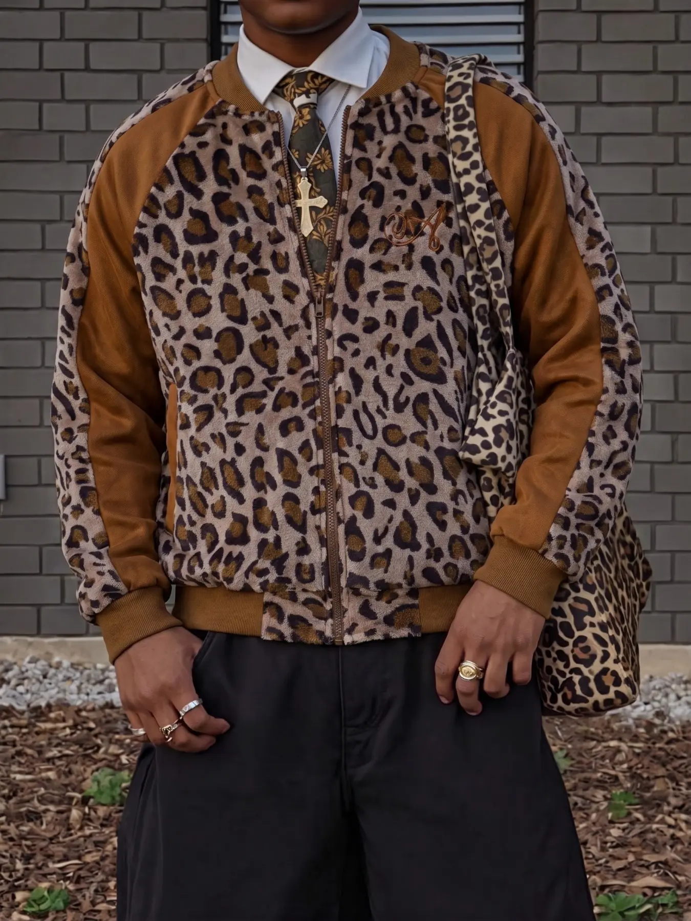 Men's Brown Leopard Color Block Raglan Sleeve Full Zip Stand Collar Sherpa Fleece Jacket, Cursive Letter A Monogram Chest Print Elastic Cuff Warm Fluffy Plush Coat For Fall Winter Y2K Street Daily Casual Wear