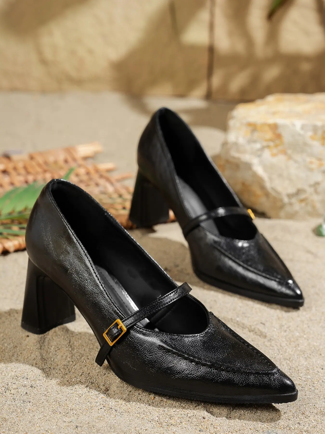 One size larger, fashionable new Classy one-piece women's high heels, personalized solid color fashion temperament fairy style matching skirt, women's elegant high heels, suitable for beach weddings, parties, dinners, travel dates