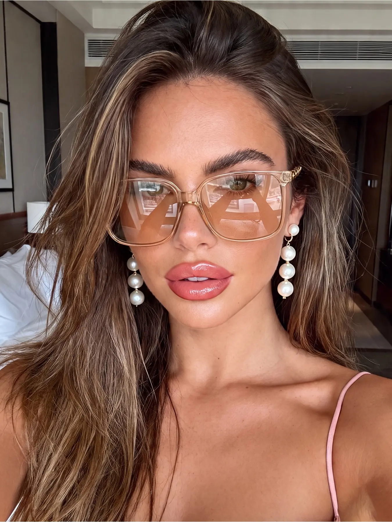 1 pair of men's and women's champagne-colored sunglasses with chain leg decorations, suitable for holiday gifts, outdoor leisure activities, driving, etc