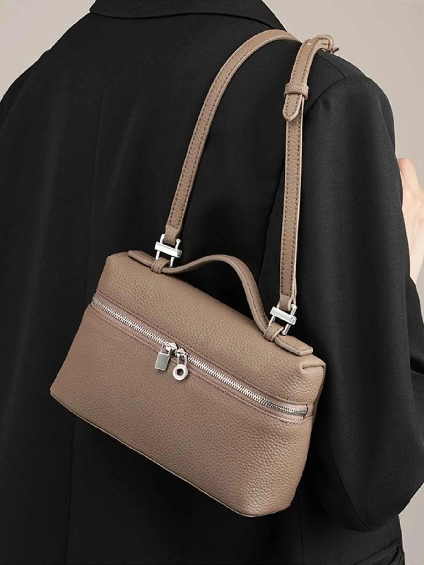 The first layer of cowhide lp19 lunch box bag, genuine leather women's bag, the new gigi is the same, portable box bag, crossbody bag, casual shoulder purse, cowhide material.