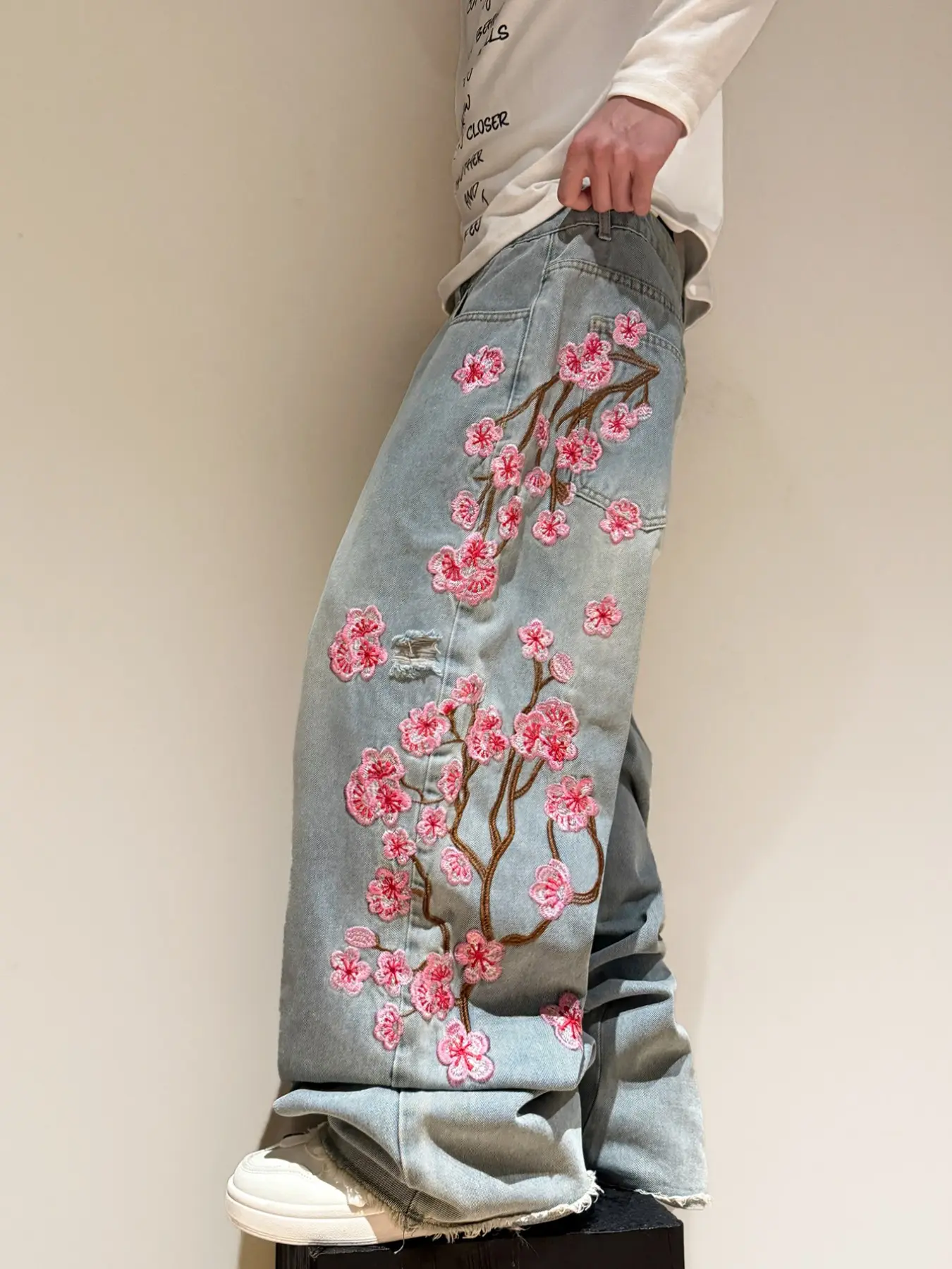 Men's Vintage Washed Edge Ripped Floral Embroidered Jeans, Y2K Street Fashion Baggy Loose Fit Long Pants, All Seasons, Multiple Colors Available