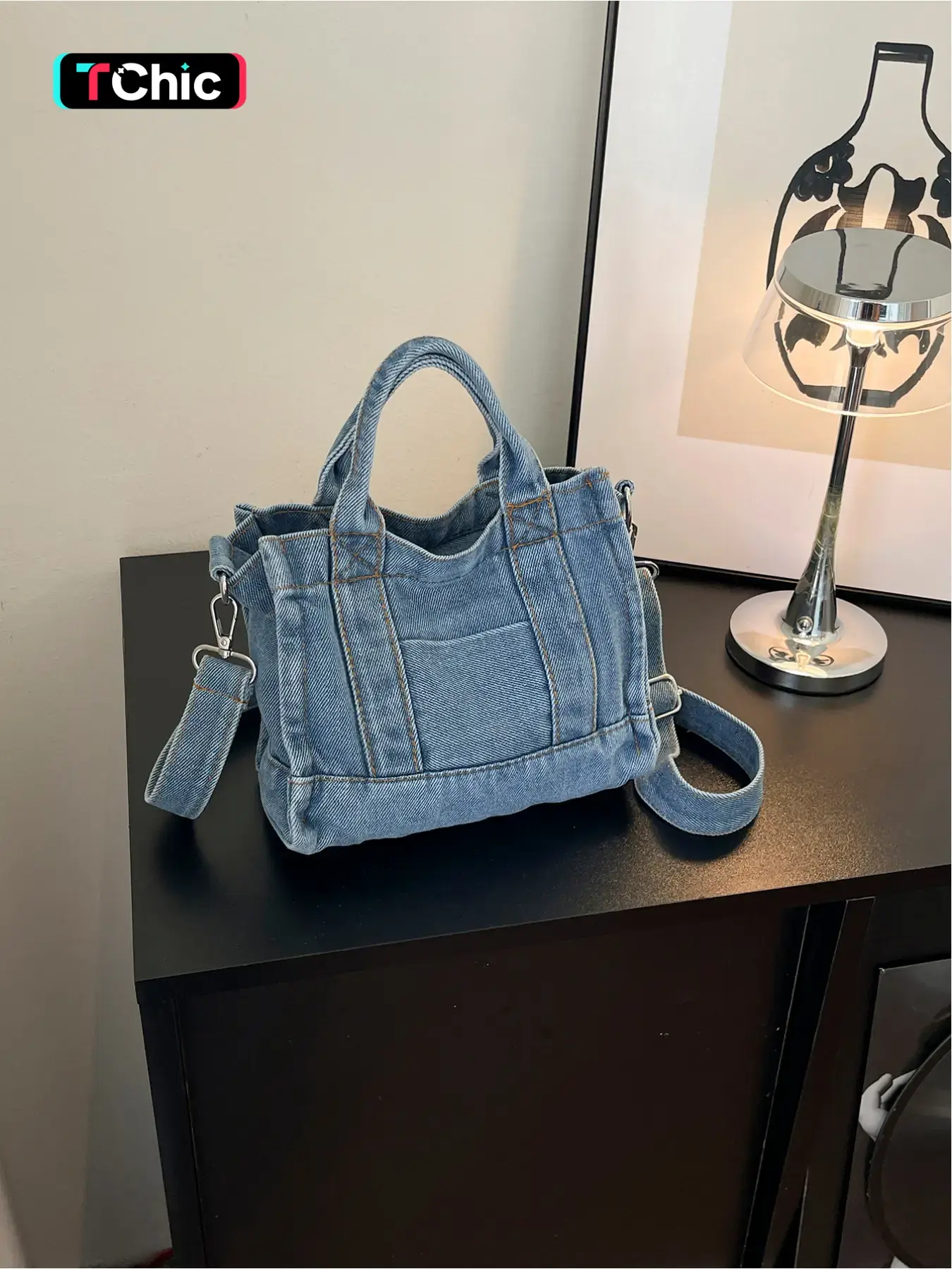 Vintage workwear-style denim mini handbag, Casual Shoulder Purse, reinforced body with topstitching prevents deformation, wide, load-reducing shoulder strap in matching fabric prevents shoulder pressure, compact capacity fits daily essentials, beach