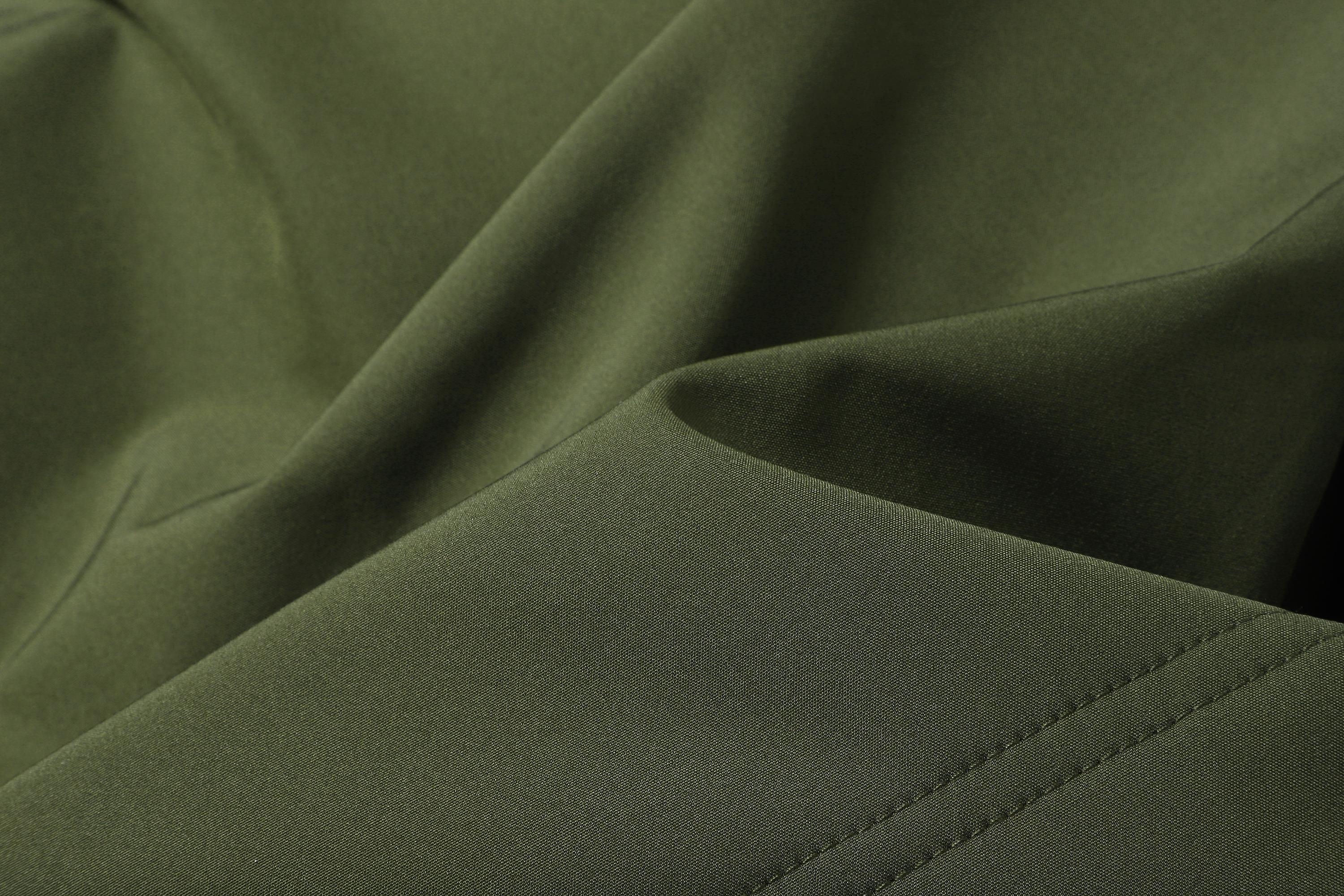 A men's hooded jacket with an outdoor and functional style features multiple zipper pockets distributed on the chest, arms, etc., making it convenient to store various small items and highly practical. Hood with drawstring closure