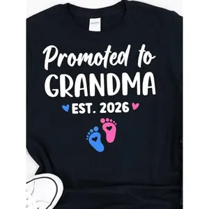Casual Short-Sleeve Fitted T-Shirt - Promoted to Grandma Est 2026, Gender Reveal Pregnancy Announcement Top for Grandma-to-Be, Pink/Blue Footprints & Year Design, Family Party Outfit Oversized Tee