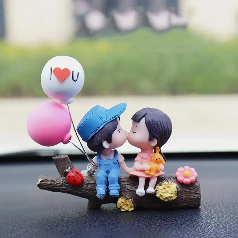 1PC Cute Kissing Couple Resin Figurine, Romantic Log Lover Car Dashboard Ornament with I Love You Confession Balloon, Battery-Free Mini Statue, Multipurpose Decor for Car Interior, Home & Office, Valentine’s Day Gift, Car Interior Ornaments