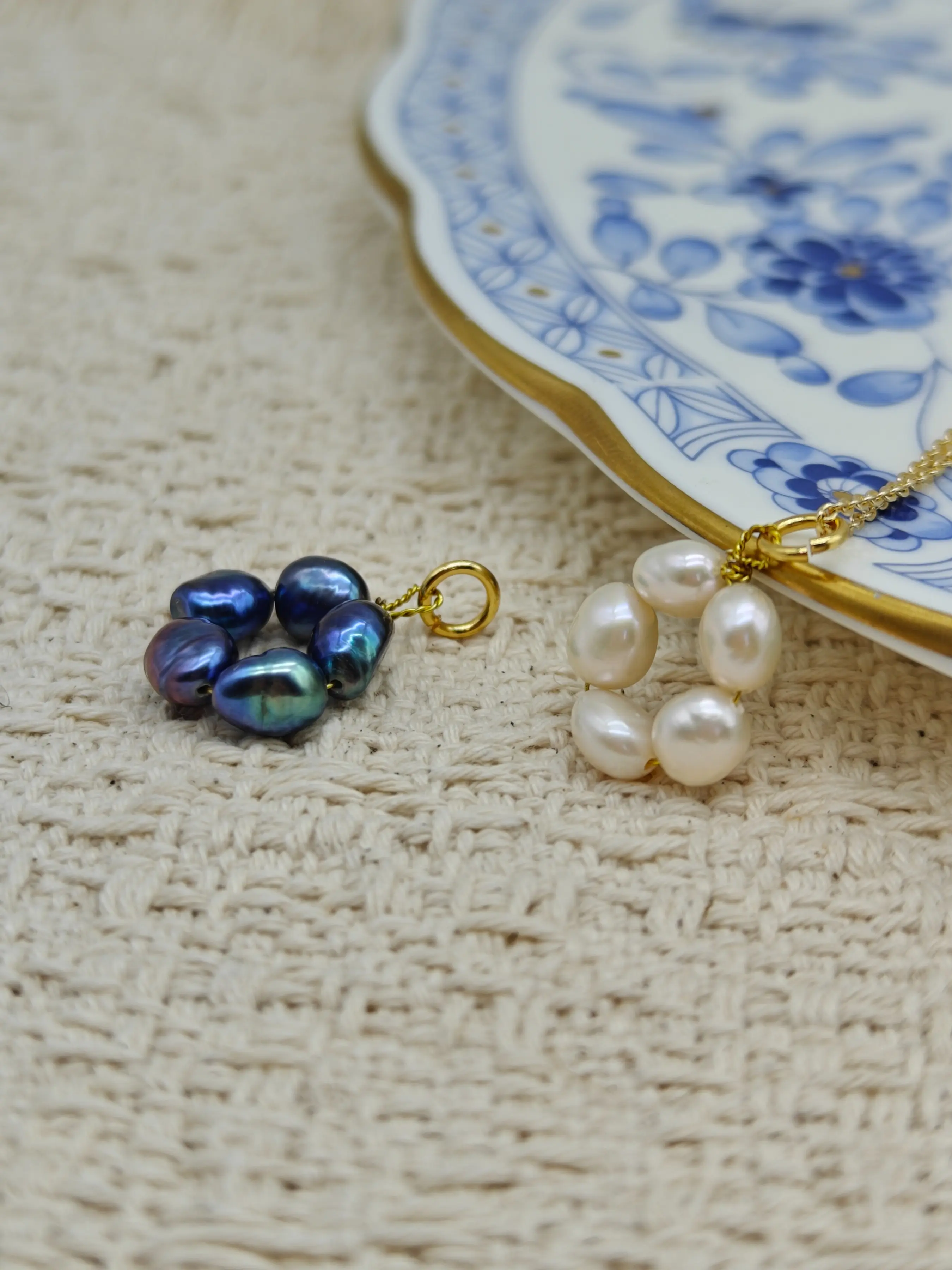 Natural Freshwater Pearl Pendant, Donut Shape, and Peacock, Unisex Jewelry, Perfect Gift for Valentine's Day, Birthday, Anniversary