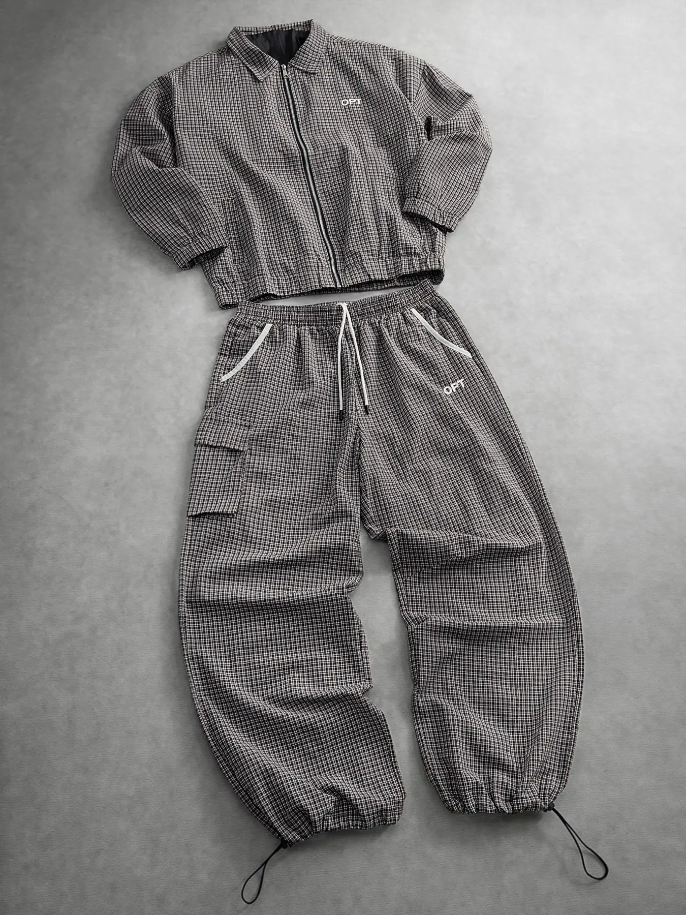 Vintage Plaid Set: Men's Lapel Zipper Short Jacket with Drawstring Cargo Joggers, Street Style Two-Piece Set