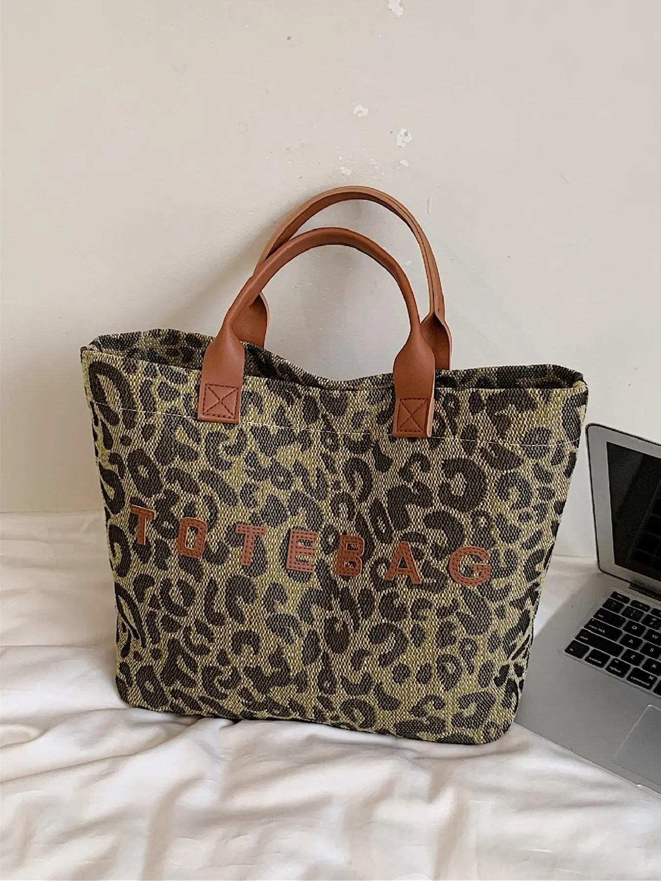 Vintage Leopard Print Tote Bag for Women, Large Capacity Letter Decoration, Versatile Lightweight Daily Casual Handbag