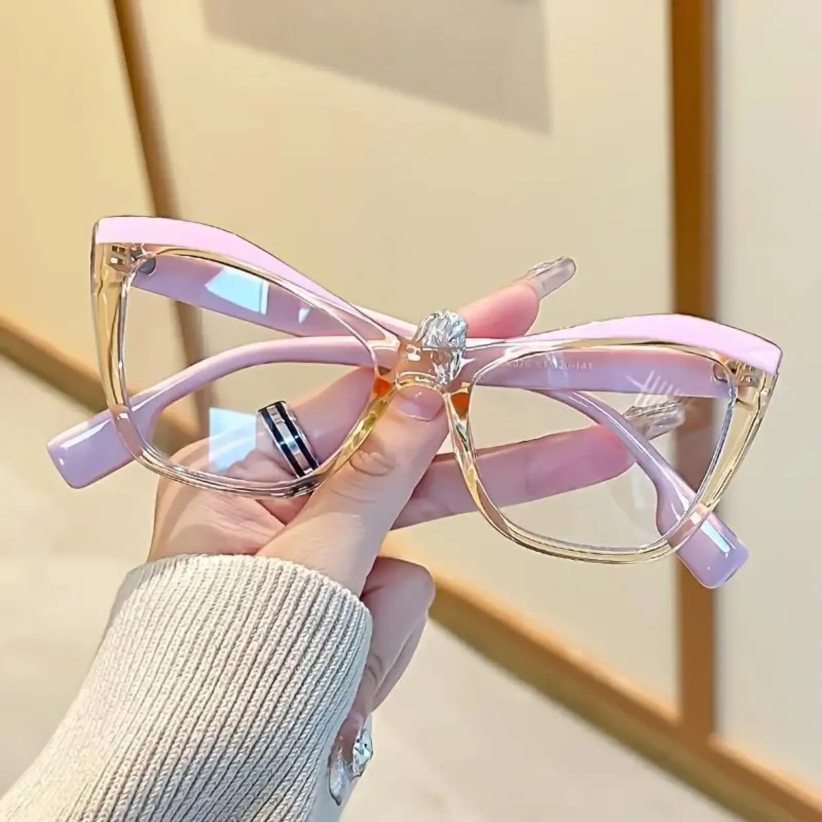 2Pcs Women Y2K Cat-Eye Sunglasses, retro oval design with clear & pink styles. Ultra-light PC frames and resin lenses deliver blue light blocking effect. Compact trendy eyewear for daily wear and street fashion looks.