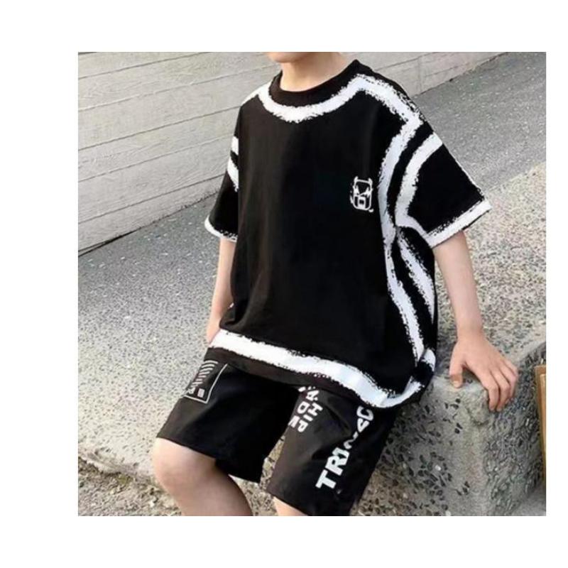 New fashionable short-sleeved summer clothing for boys, perfect for outdoor activities