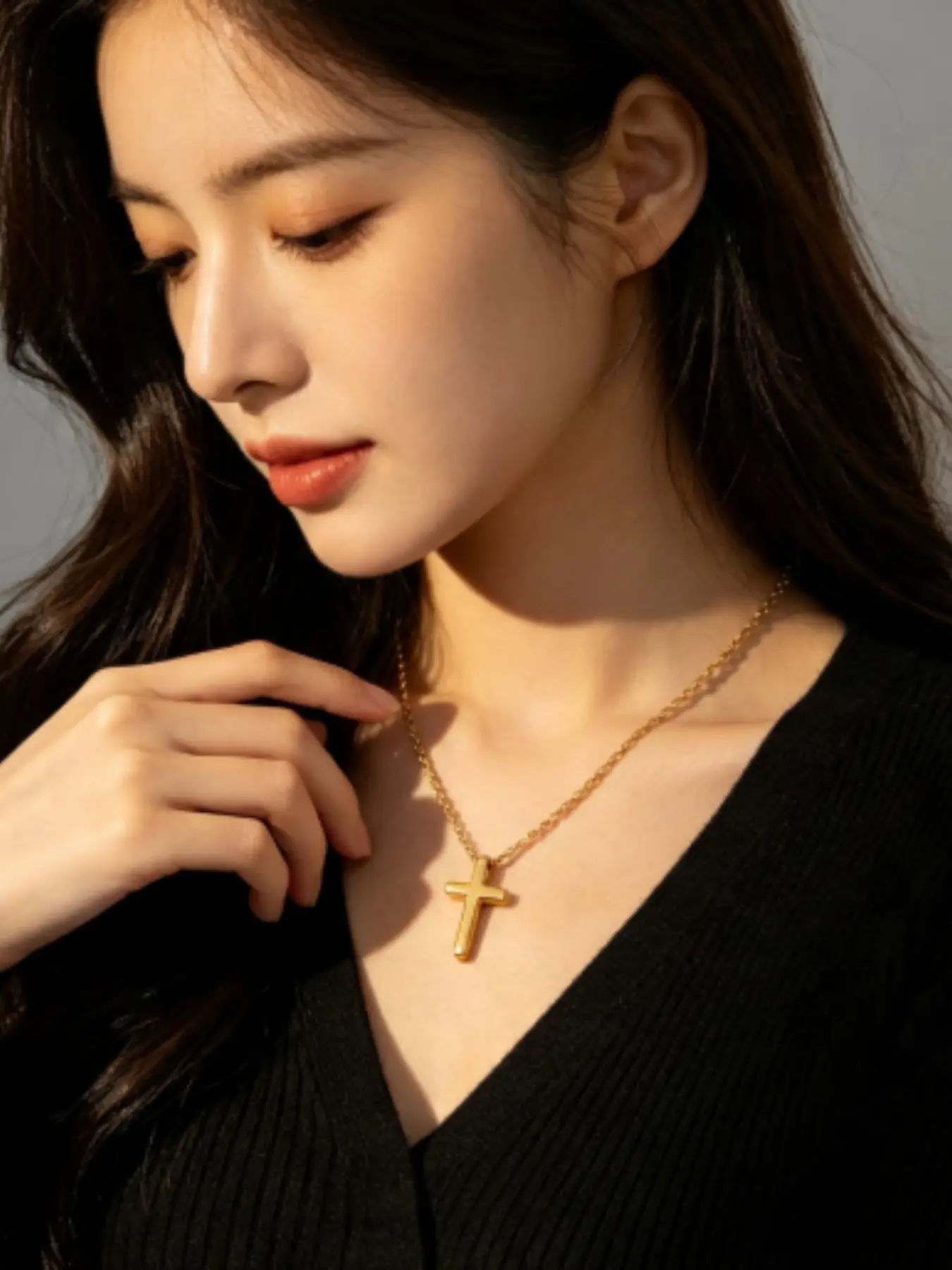 Stainless Steel Mini Cross Pendant Necklace, Elegant and Luxurious Style, Perfect for Daily Wear, Lightweight and Comfortable