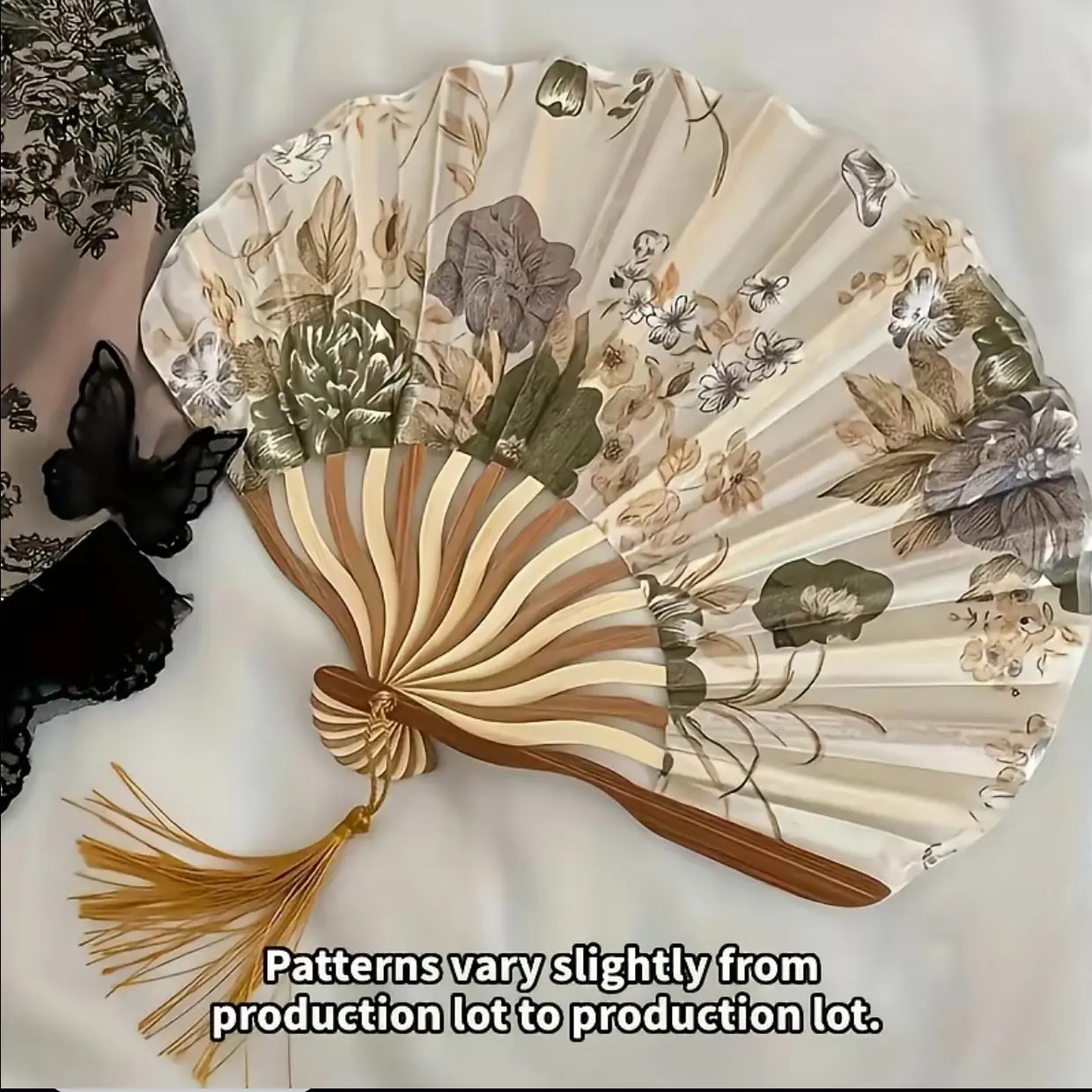 Elegant Vintage Ink Painting Folding Hand Fan with Tassel - Portable Chinese-style Dance Craft Fan Decor Folding Fans