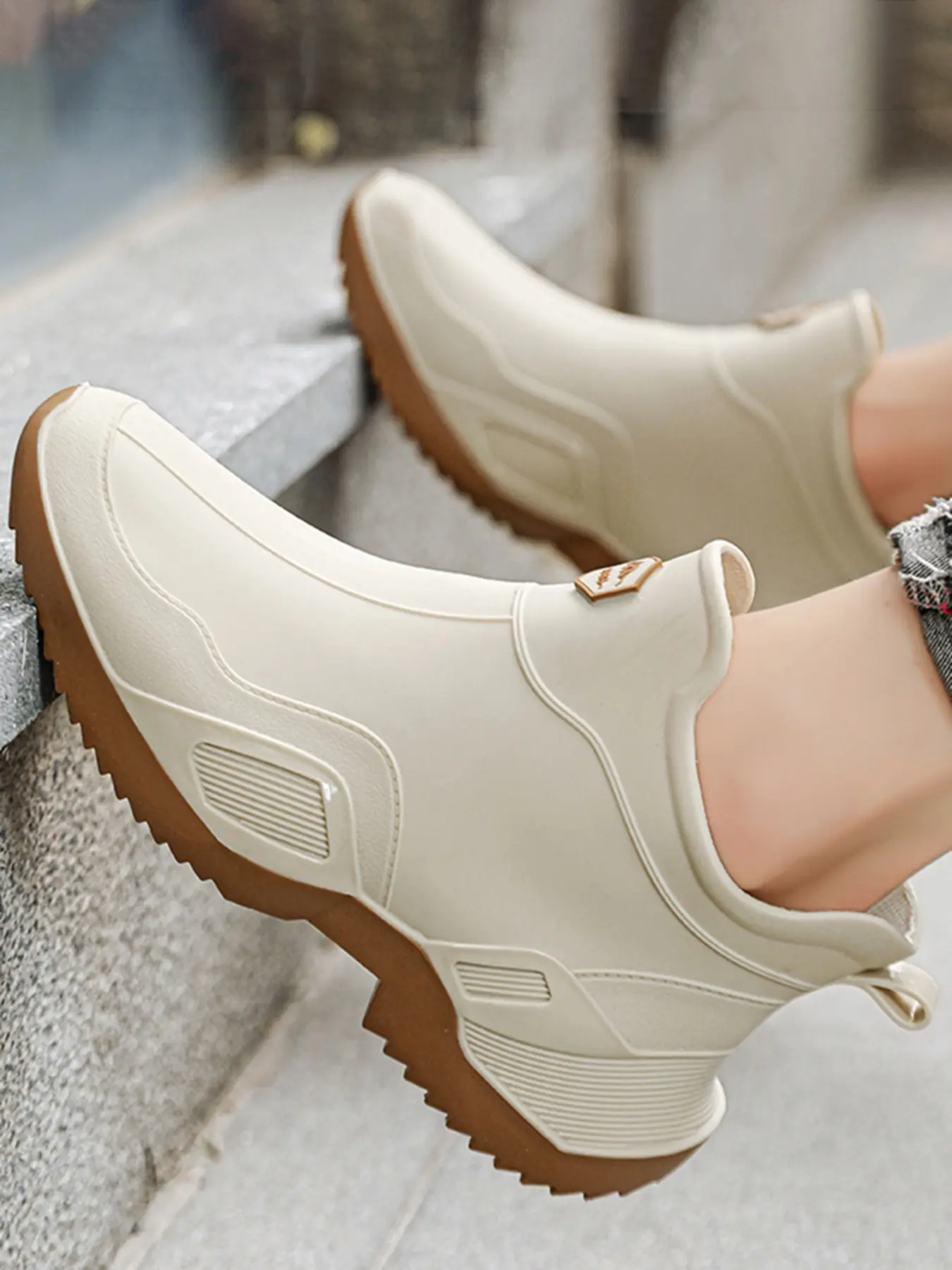 Trendy Unisex Low Top Rain Boots, Durable Flat Sole, Anti-Slip Design, Sizes 36-45, Ideal for Housework, Commuting, Outdoor Walks