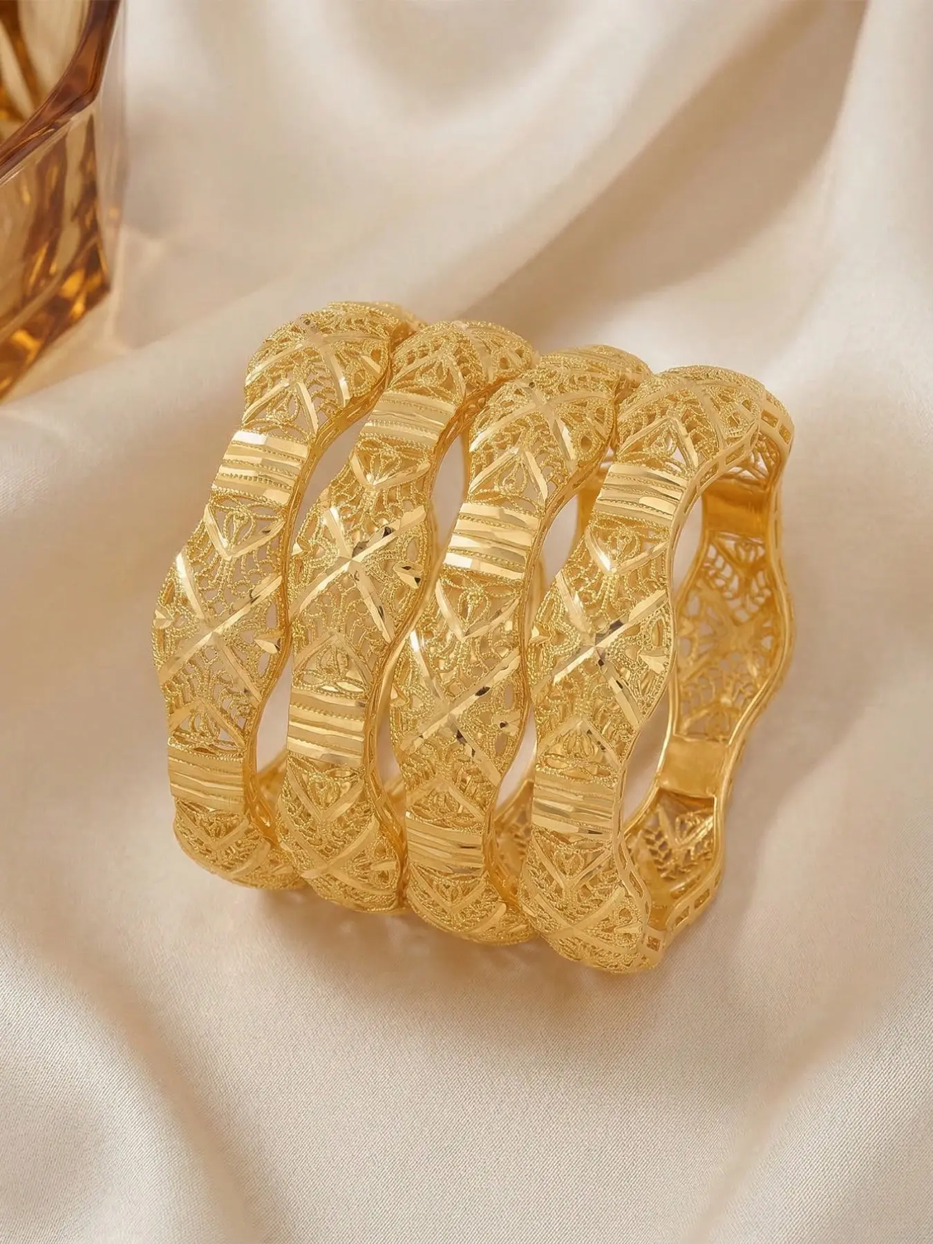 4 Pcs Vintage Wave Filigree Openwork Bracelets, Middle Eastern Luxury Bangle, Matching Copper Bangles, Perfect for Daily Wear, Ideal Gift for Women, Copper Metal Bracelet