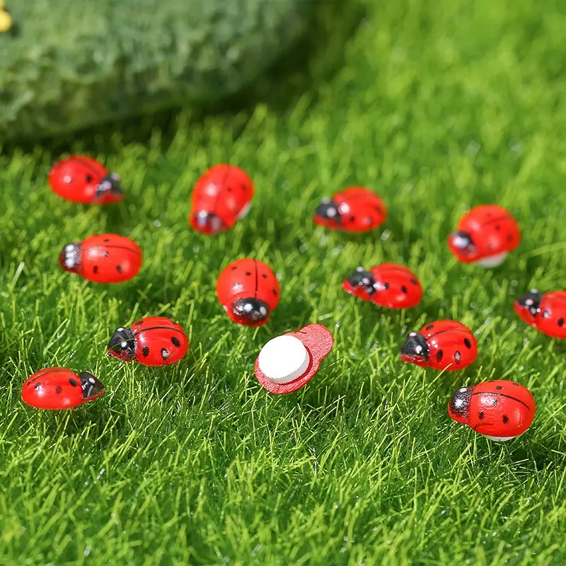 Mini Wooden Ladybug Ornament, Garden Miniature Landscape Model, Yard Gardening Decoration Accessory, Outdoor Home Decor Item