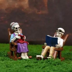 2pcs Rocking chair skeleton elderly couple statue, Halloween skeleton desktop decoration, Gothic home office decoration, holiday party, dining table, bookshelf decoration landscape.