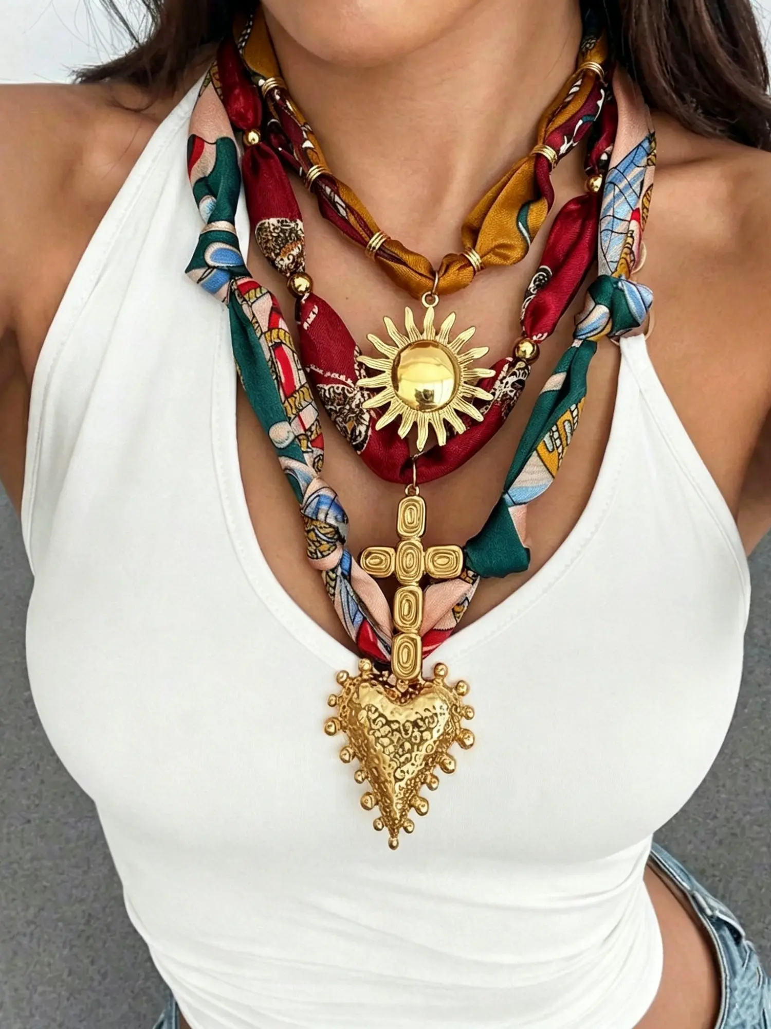 3 Pcs Vintage Fabric Pendant Necklace Set Colorblock Silk Scarf Braided Design American Retro Style  Multi-Layer Metal Charms Streetwear Fashionable Accessory