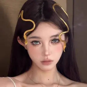 Adjustable snake-shaped necklace with a dark design, hip-hop bracelet, versatile snake choker, versatile head accessory